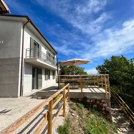 公寓 Casa Di Campagna Colle Pertecone - 斯波莱托